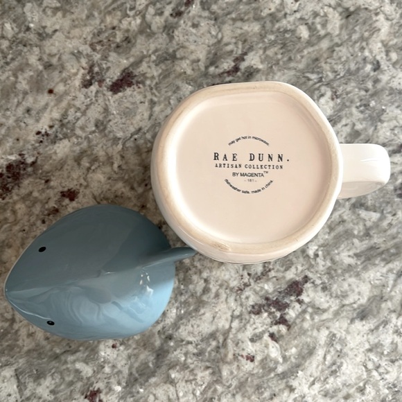 Rae Dunn Mommy Shark Mug with Shark Lid - Picture 2 of 2